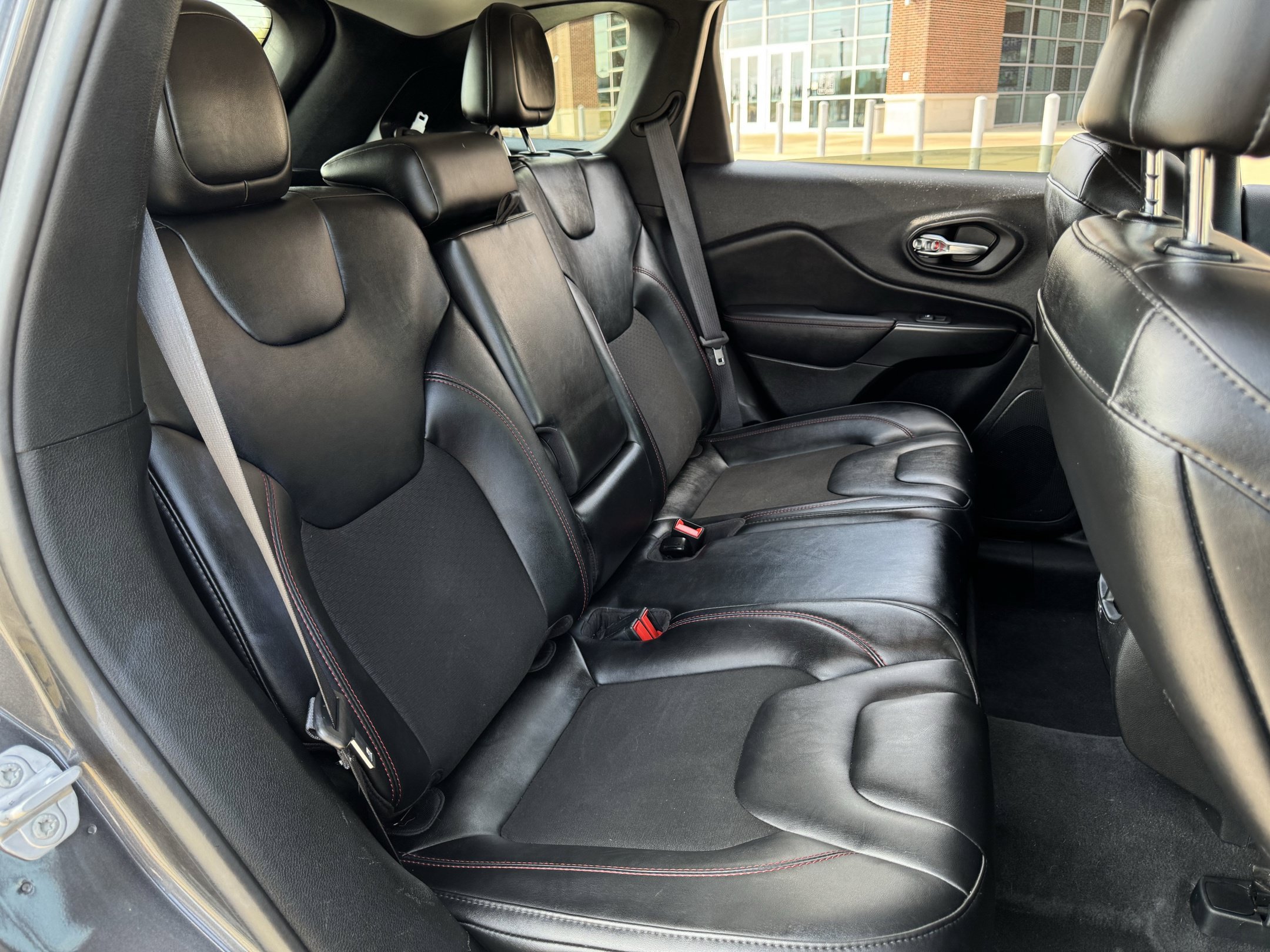 Used 2022 Jeep Cherokee Trailhawk w/ Technology Group B AWD/4WD image 28