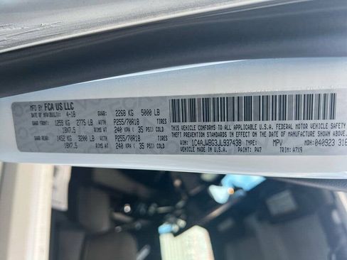 Used 2018 Jeep Wrangler Sahara w/ Connectivity Group AWD/4WD image 37