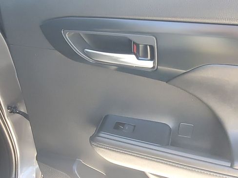 Used 2020 Toyota Highlander XLE image 48