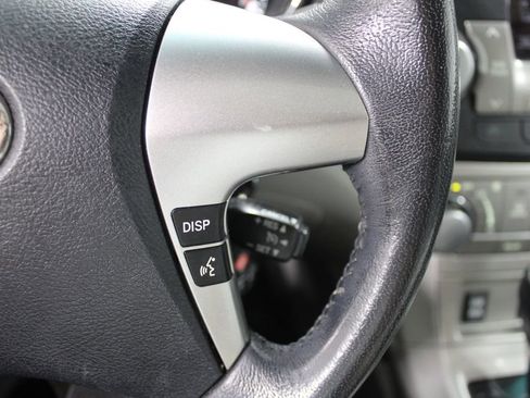 Used 2012 Toyota Highlander SE image 29