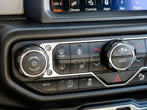 Used 2021 Jeep Wrangler Unlimited Sahara image 37