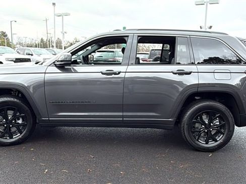New 2026 Jeep Grand Cherokee Laredo image 8