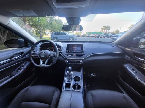 Used 2022 Nissan Altima 2.5 SV FWD image 14