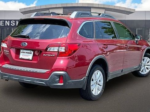Used 2018 Subaru Outback 2.5i Premium AWD/4WD image 2
