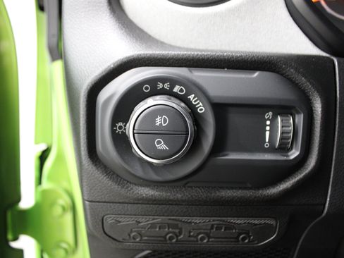 Used 2025 Jeep Gladiator Sport AWD/4WD image 9