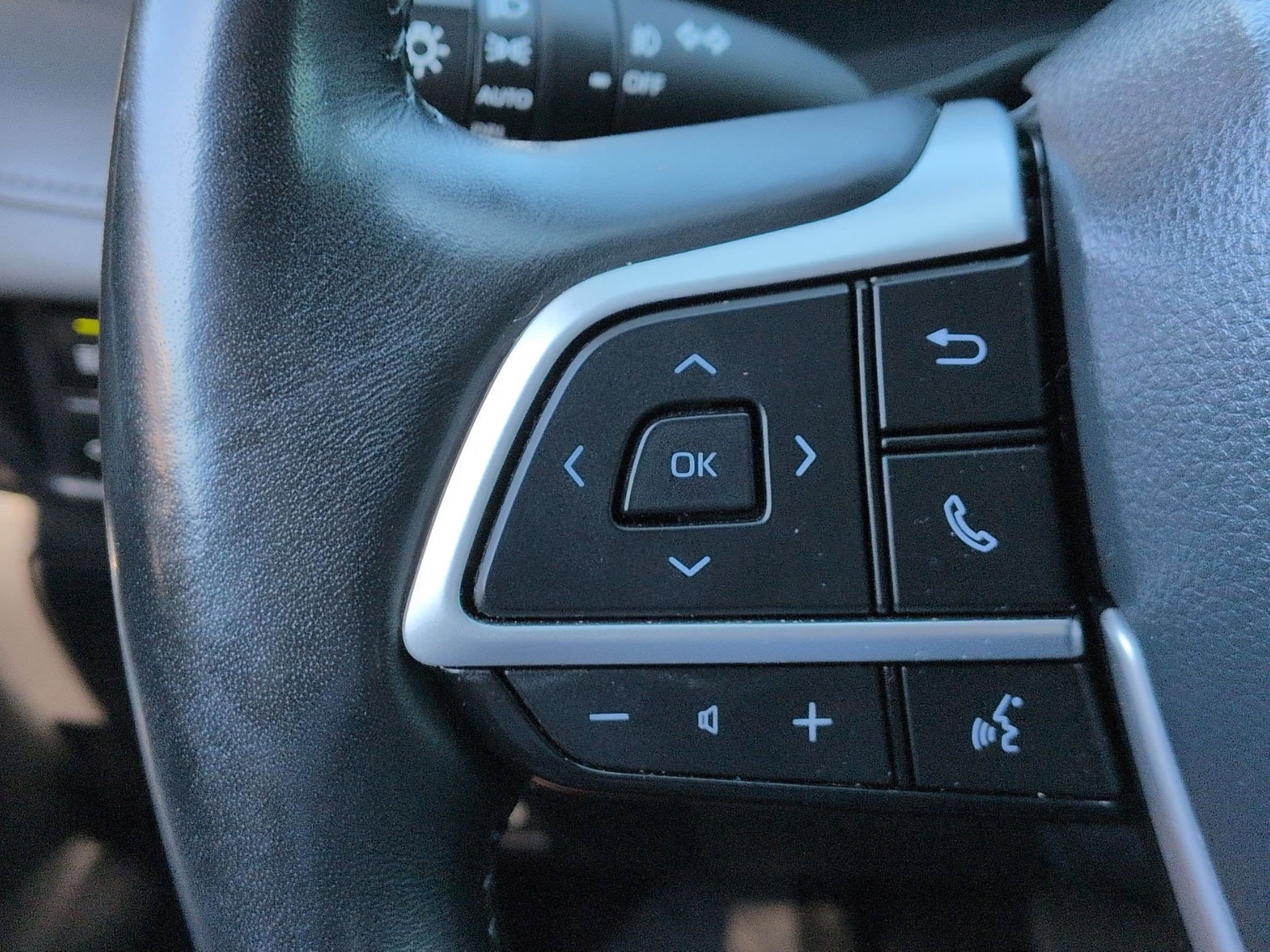 Used 2023 Toyota Highlander Limited FWD image 18