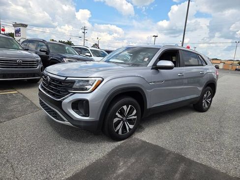 Used 2024 Volkswagen Atlas Cross Sport SE AWD/4WD image 3