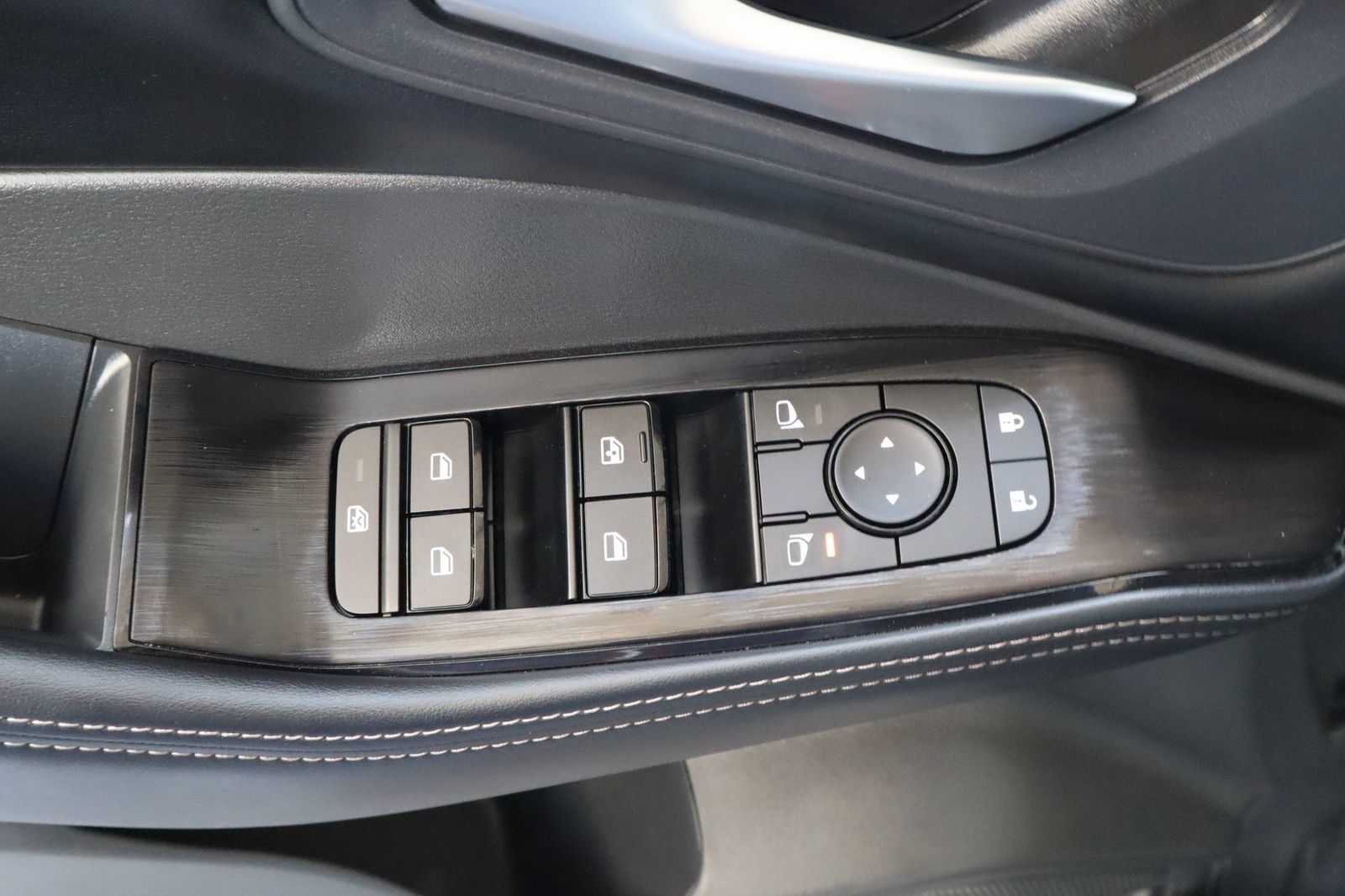 Used 2026 Nissan Rogue SV FWD image 19