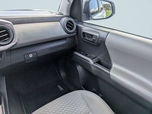 Used 2022 Toyota Tacoma SR5 RWD image 16