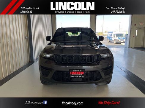 New 2025 Jeep Grand Cherokee Altitude image 5