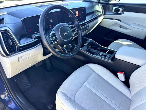 Used 2025 Kia Sorento S image 11