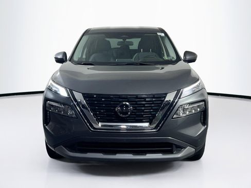 Used 2021 Nissan Rogue SV image 2