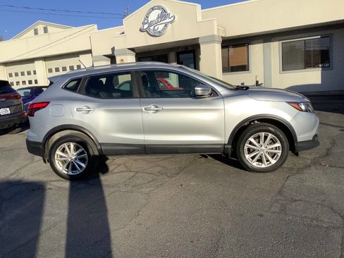 Used 2017 Nissan Rogue Sport SV image 7