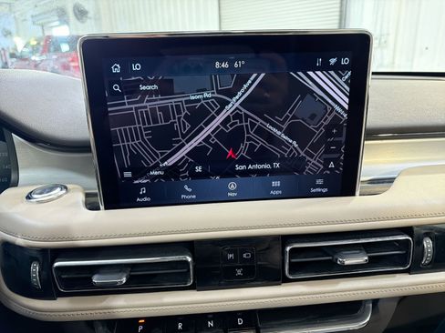 Used 2023 Lincoln Aviator AWD w/ Premium Package image 19