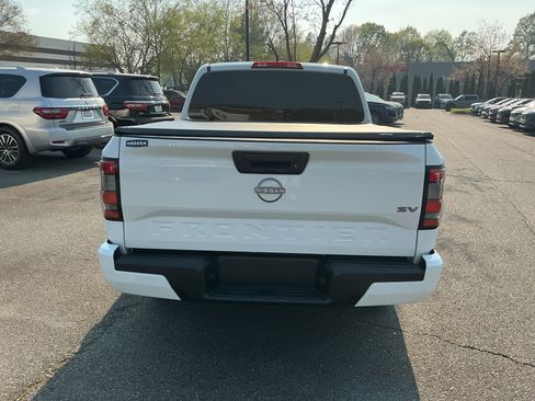 Certified 2024 Nissan Frontier SV image 3