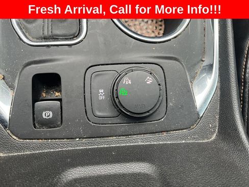 Used 2018 Chevrolet Traverse LT w/ LPO, Black Accent Package AWD/4WD image 11
