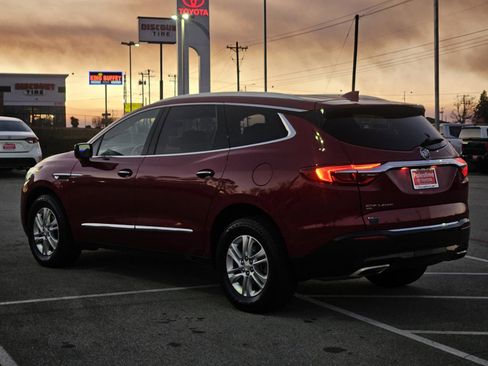 Used 2021 Buick Enclave Essence image 4