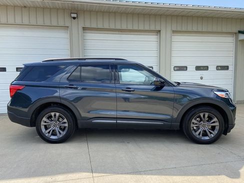 Used 2023 Ford Explorer XLT w/ Equipment Group 202A AWD/4WD image 8
