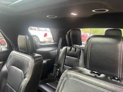 Used 2018 Ford Explorer Limited w/ Equipment Group 301A AWD/4WD image 31