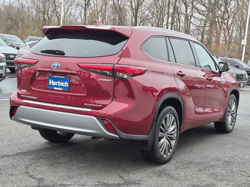 Used 2021 Toyota Highlander Platinum image 3