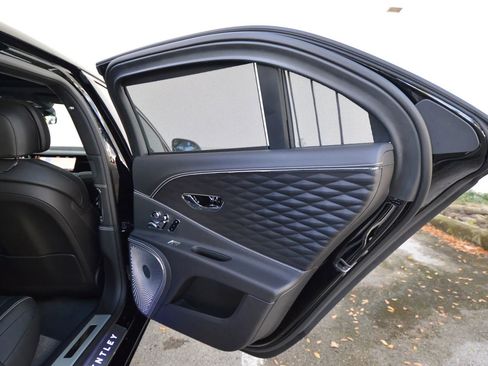 Used 2022 Bentley Flying Spur V8 image 69