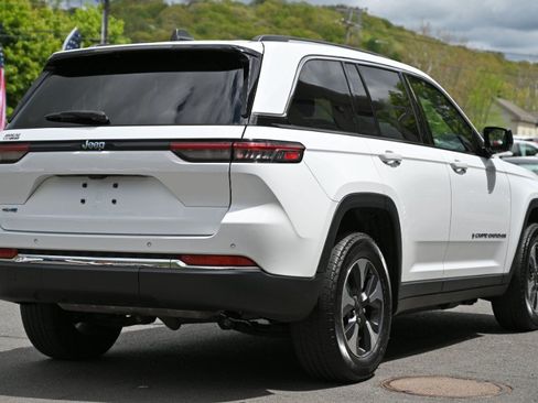 Used 2023 Jeep Grand Cherokee 4WD 4xe image 7