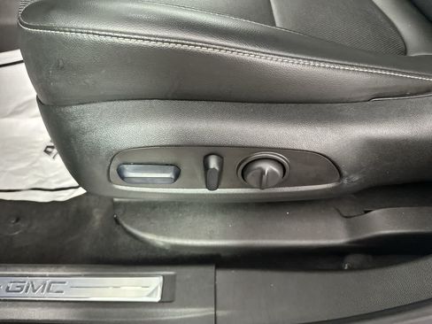Used 2023 GMC Acadia SLT AWD/4WD image 12