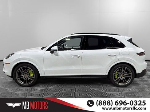 Used 2022 Porsche Cayenne Platinum Edition AWD/4WD image 9