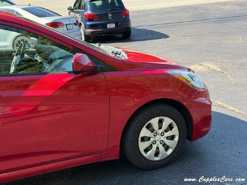 Used 2013 Hyundai Accent GLS FWD image 29