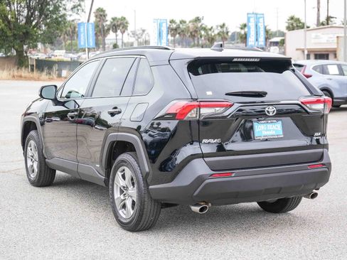 Used 2025 Toyota RAV4 XLE AWD/4WD image 9