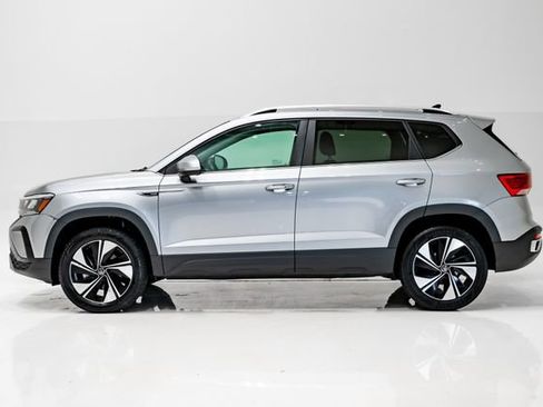 Used 2023 Volkswagen Taos SE w/ Panoramic Sunroof Package AWD/4WD image 31