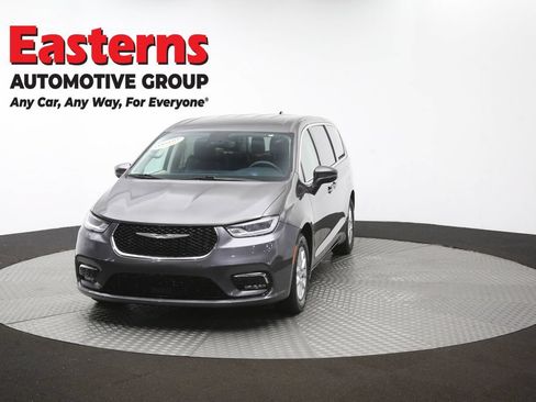Used 2023 Chrysler Pacifica Touring-L FWD image 55