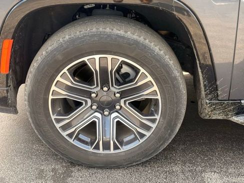 Used 2024 Jeep Wagoneer Series II w/ Flexible Seating Group image 12