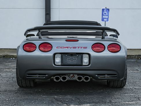 Used 2004 Chevrolet Corvette Convertible w/ Preferred Equipment Group image 9