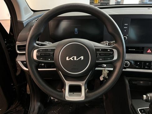 Used 2025 Kia Sportage LX FWD image 28