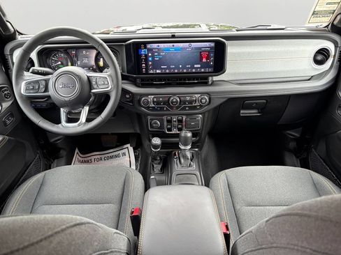 Used 2025 Jeep Wrangler Unlimited Sahara AWD/4WD image 17