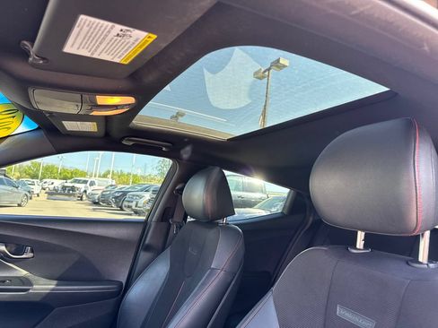 Used 2019 Hyundai Veloster 2.0 Premium FWD image 23
