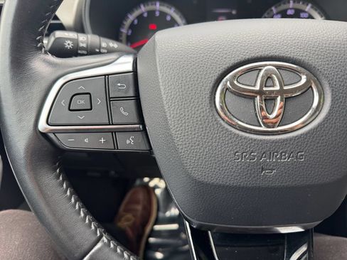 Used 2020 Toyota Highlander LE w/ Protection Package #3 AWD/4WD image 29