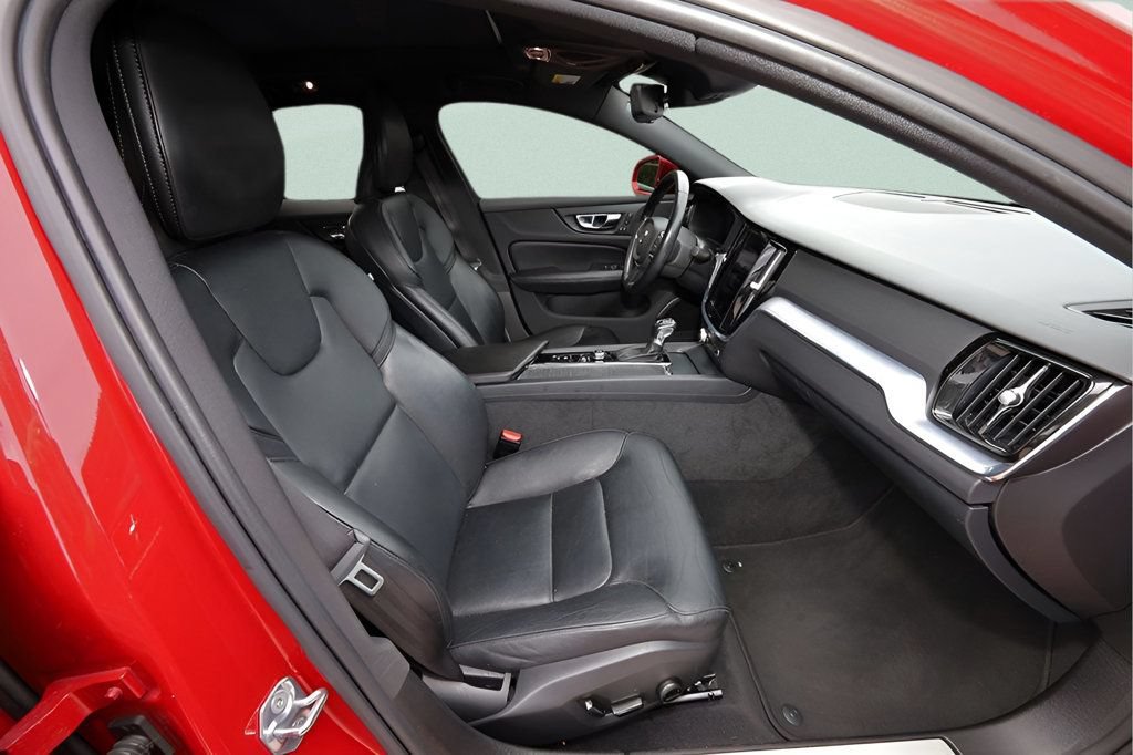 Used 2020 Volvo S60 T5 Momentum FWD image 13