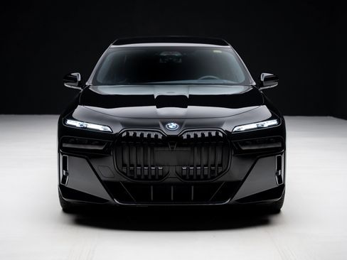 Used 2023 BMW i7 xDrive60 w/ Executive Package 2 image 7