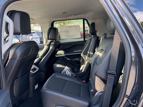 New 2026 Lincoln Navigator Premiere AWD/4WD image 13