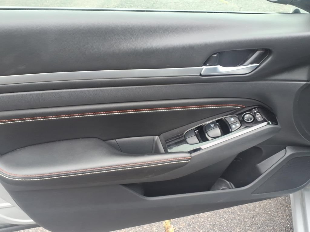Used 2023 Nissan Altima 2.0 SR FWD image 18