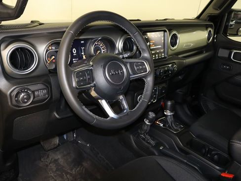 Used 2022 Jeep Gladiator Overland AWD/4WD image 24