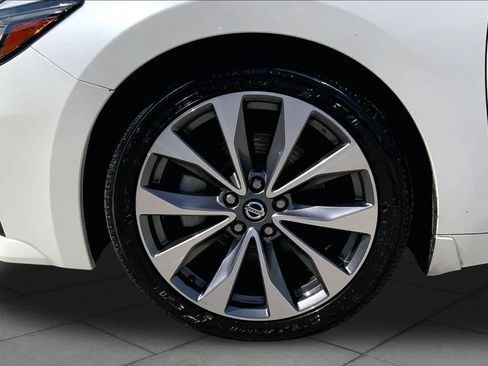 Used 2019 Nissan Maxima Platinum FWD image 11