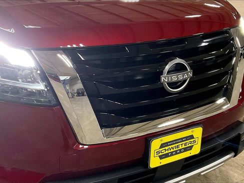 Used 2023 Nissan Pathfinder SL image 29