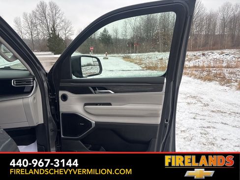 Used 2022 Jeep Wagoneer Series III w/ Premium Group I image 29