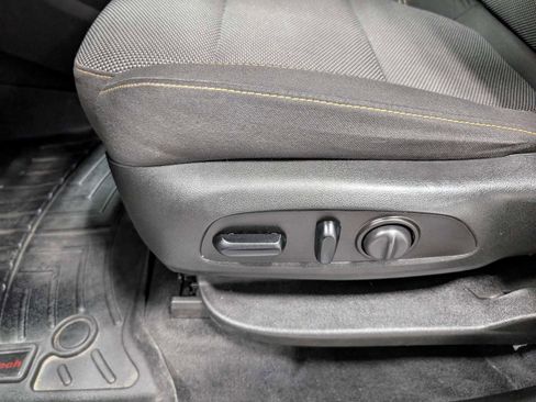 Used 2021 Chevrolet Traverse LT image 37