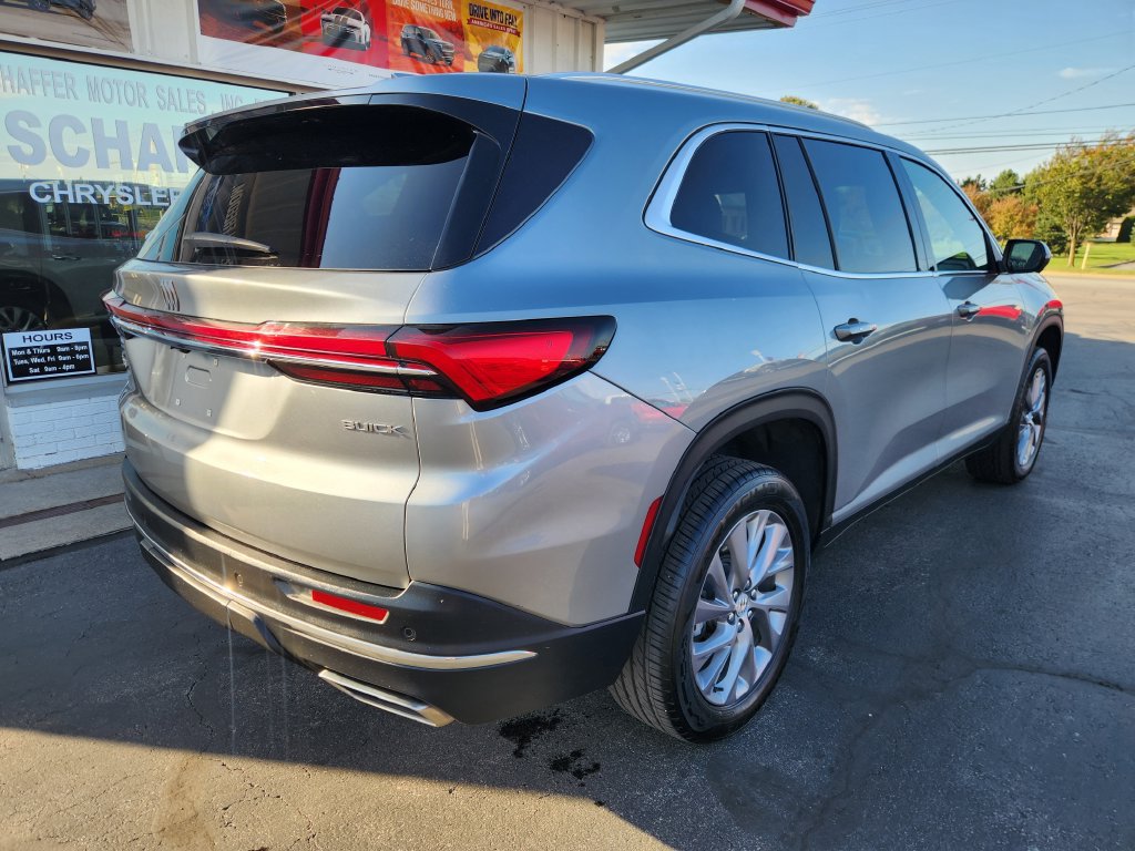 Used 2025 Buick Enclave Preferred AWD/4WD image 3
