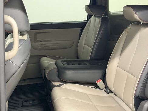 Used 2017 Kia Sedona LX w/ LX Essentials Premium Package image 22