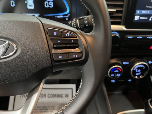 Used 2025 Hyundai Venue SEL FWD image 21